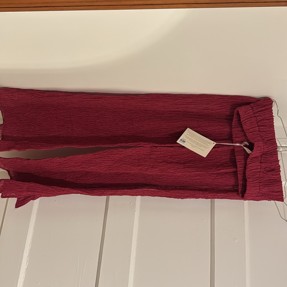 Elegant Red Knit Maxi Dress - Picture 3 of 6
